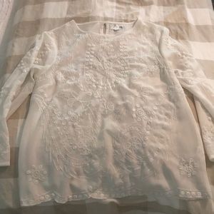 Pretty white embroidered top! 3/4 sleeves